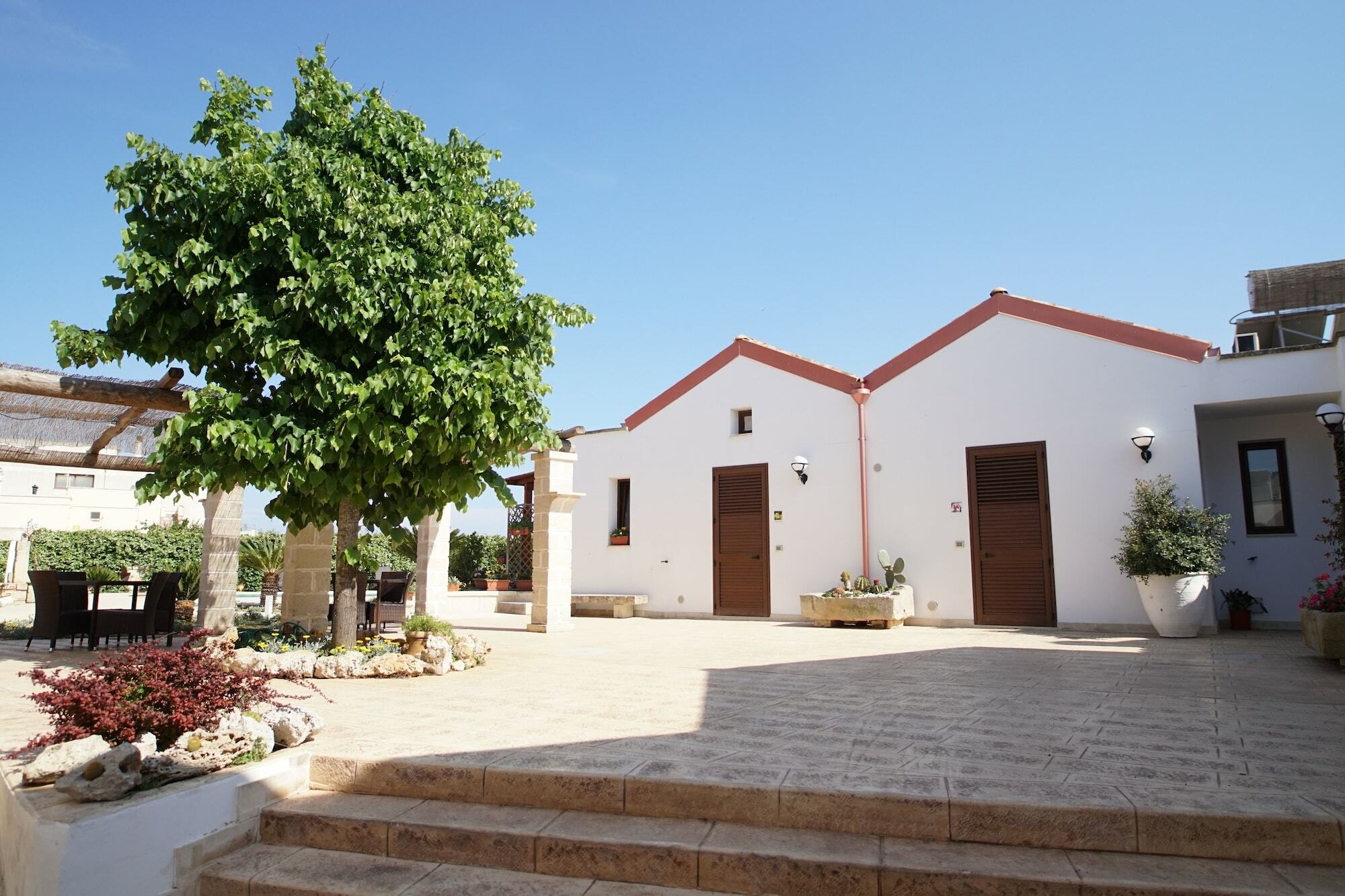 Il Giardino Del Tiglio Bed & Breakfast Uggiano La Chiesa Exterior photo